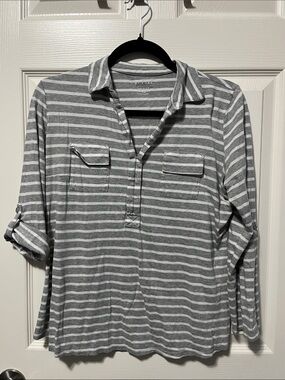 a.n.a Gray and White Striped 3/4 Long Sleeve Buttoned Polo-Style Top Petite